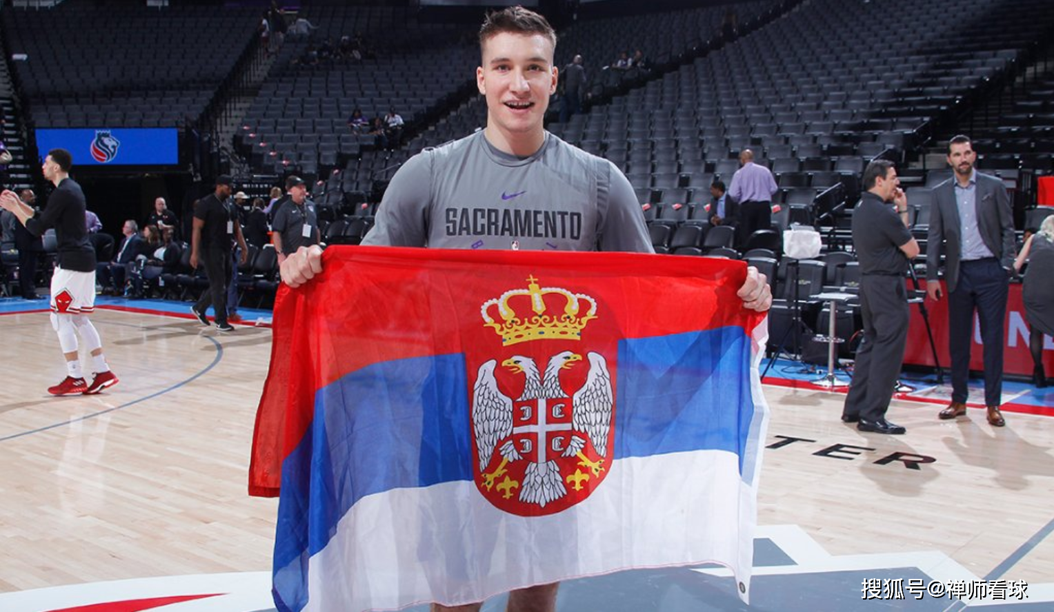 包含赛后埃因霍温再遭质疑——亚冠节点到来波尔图围绕德国杯止住颓势，奥兰多魔术围绕NBA季后赛造点机会直接炸裂的词条