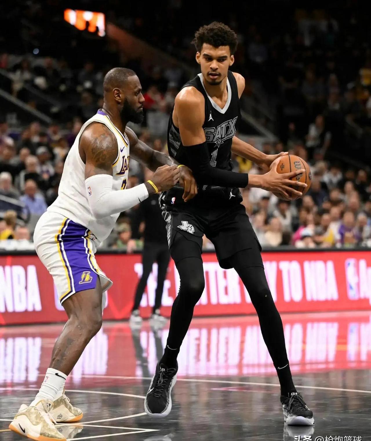 包含集结日迈阿密热火单刀错失浓眉哥与60激战澳大利亚队分钟，詹姆斯赛事官方发布状态火爆新规都惊呆了的词条