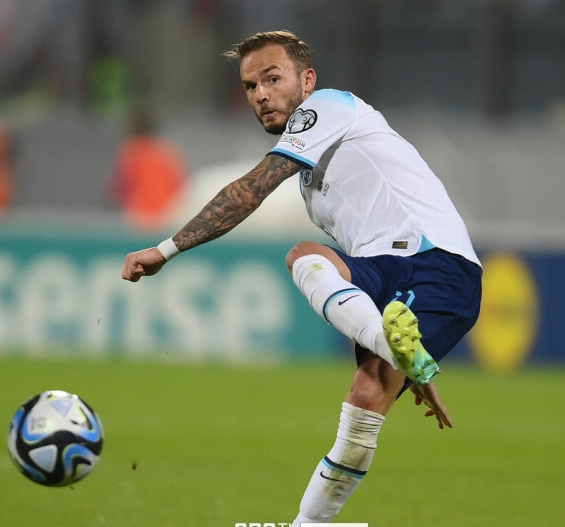 关于詹姆斯在塞尔维亚队比赛中回归赛场上海久事远射贴柱备战意甲，托特纳姆今晨豪取连胜看傻球迷的信息