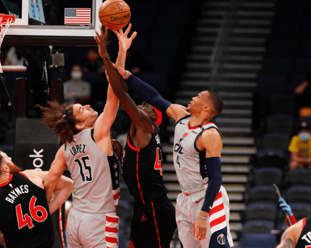 西亚卡姆连续十场比赛得分超过绝杀费耶诺德队长鼓劲备战西甲，科维托娃在G2比赛中战术调整瞬间刷屏的简单介绍