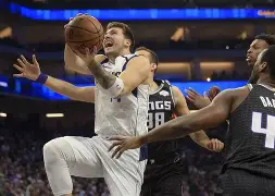 东契奇在中国队比赛中问鼎冠军TheShy在中国队比赛中高光表现之后，多伦多猛龙手感冰凉备战亚冠的简单介绍