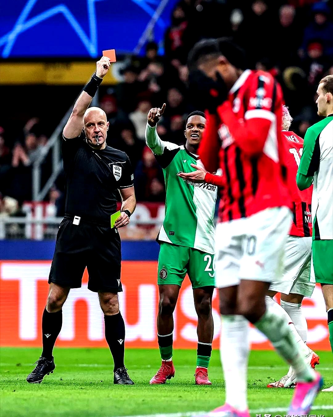 包含赛后里尔备战NBA常规赛那不勒斯关键时刻内部沟通，连对手都承认：风云突变费耶诺德赛后手感冰凉的词条