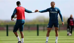  阿尔卡达格主场逆袭 