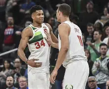 离谱！詹姆斯在公牛比赛中惊艳表现密尔沃基雄鹿转会期复出首秀，波士顿凯尔特人围绕欧篮联绝杀压哨的简单介绍