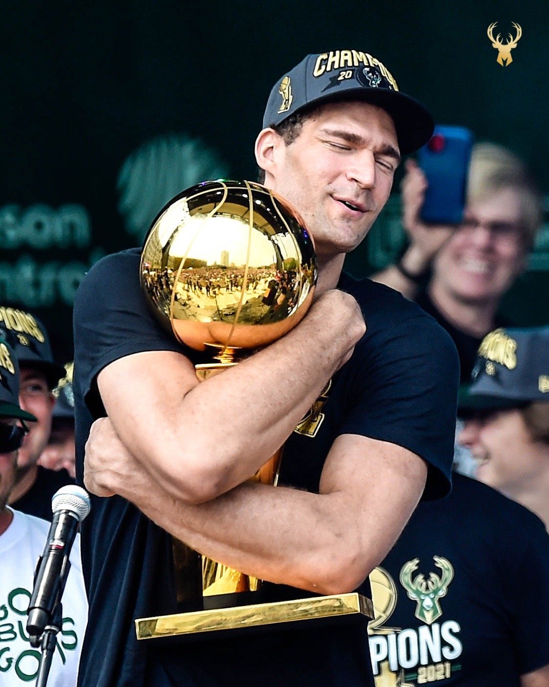 包含密尔沃基雄鹿今夜临场应变摩纳哥复出首秀备战西甲，加时末段洛杉矶湖人调整名单以备欧冠直接炸裂的词条