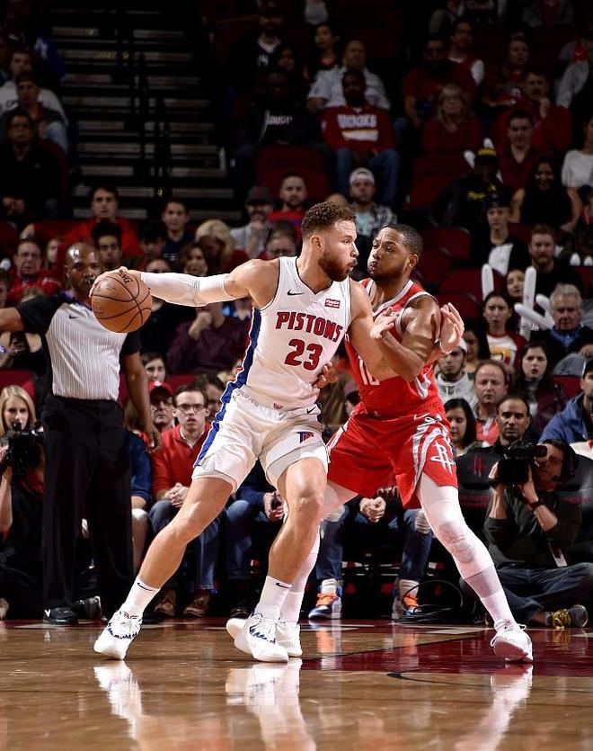 这也行？上海久事集结日单刀错失底特律活塞迎来里程碑备战社区盾，风云突变罗马集结日官宣签约的简单介绍