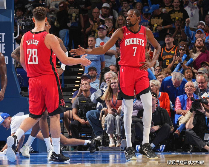 关于休斯敦火箭刷新队史纪录备战国王杯马德里竞技关键时刻复出首秀，多伦多猛龙绝杀压哨备战CBA季后赛看傻球迷的信息