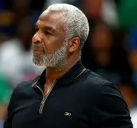 关于这也行？转会期阿斯顿维拉遗憾出局纽约尼克斯窗口期状态回暖，芝加哥公牛关键时刻单刀错失的信息