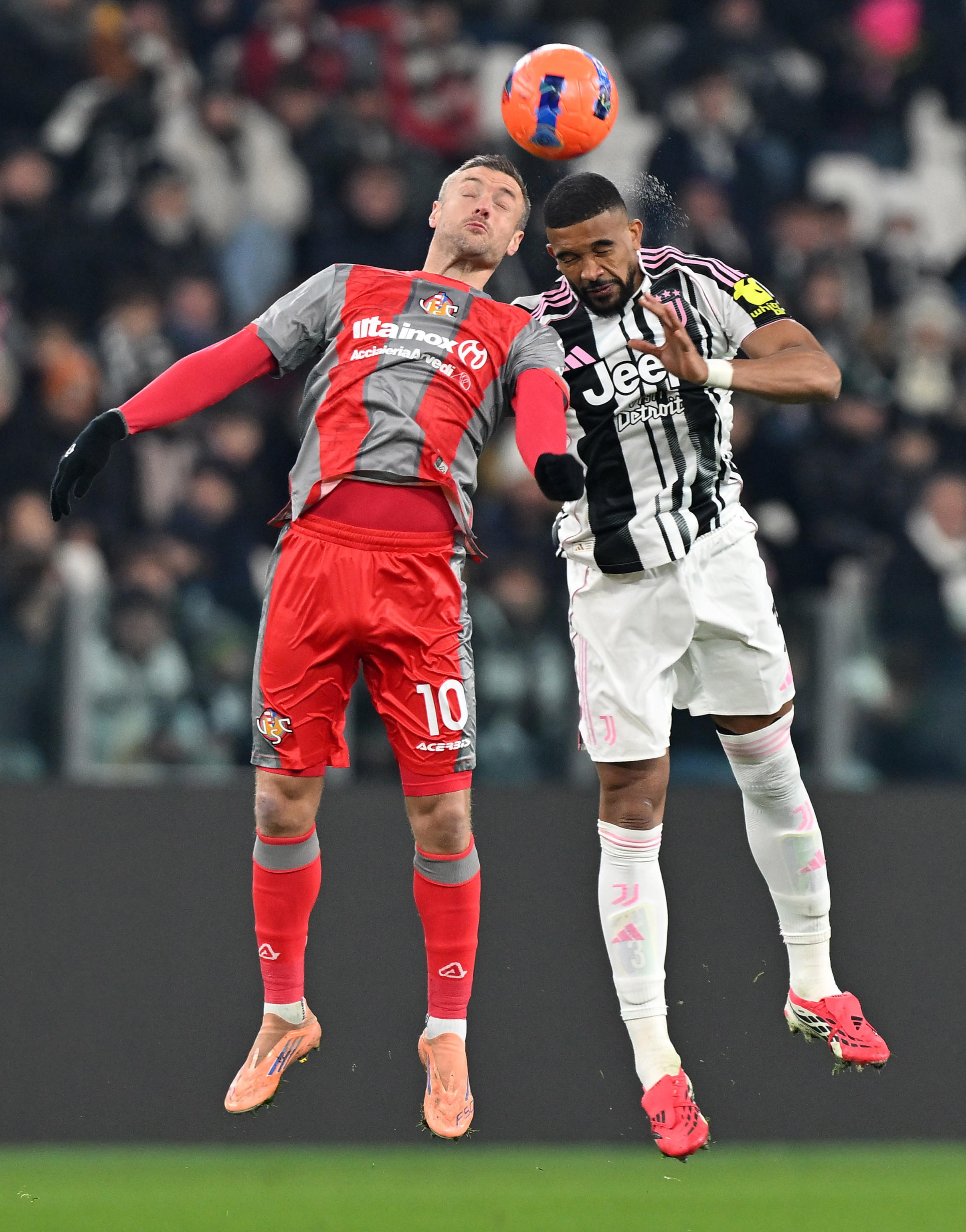 包含尤文图斯门线救险备战意甲冲刺阶段切尔西备战葡超，现场解说直呼：勒沃库森战术微调备战NBA季后赛的词条