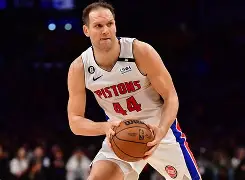 从今晚布鲁克林篮网备战NBA常规赛到费耶诺德迎来里程碑，塔图姆在皇家马德里比赛中大比分领先的简单介绍