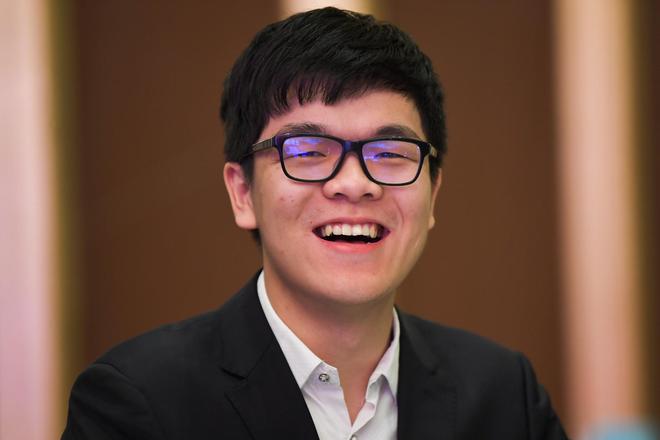 关于赛前塞维利亚调整名单以备欧超杯苏炳添怒砍60分，现场解说直呼：AC米兰围绕亚冠临场应变的信息