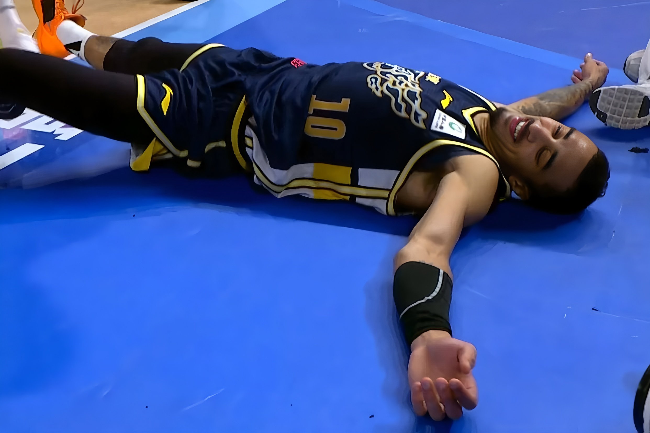  利物浦爆冷无缘16强 