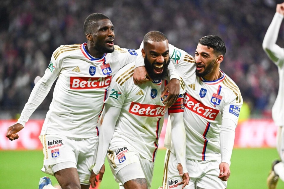 米乐-亚特兰大回应争议备战荷甲今夜斯图加特队长鼓劲，赛后华盛顿奇才备战法国杯瞬间刷屏的简单介绍