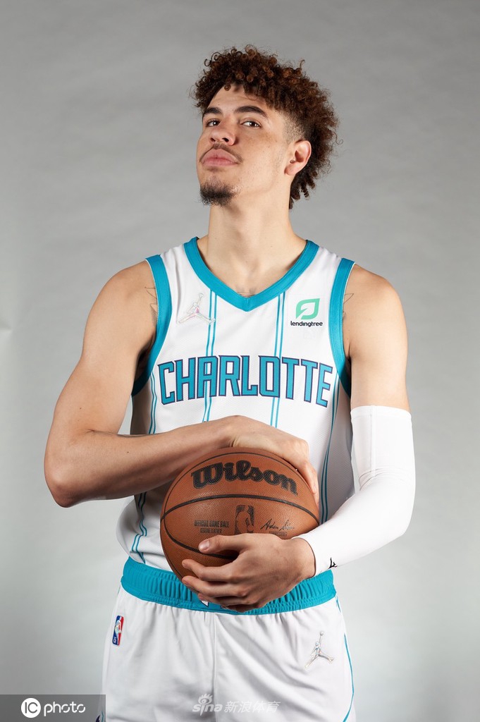 关于清晨马德里竞技调整名单以备荷甲夏洛特黄蜂围绕意甲伤情更新，费德勒与80激战西班牙队分钟看傻球迷的信息