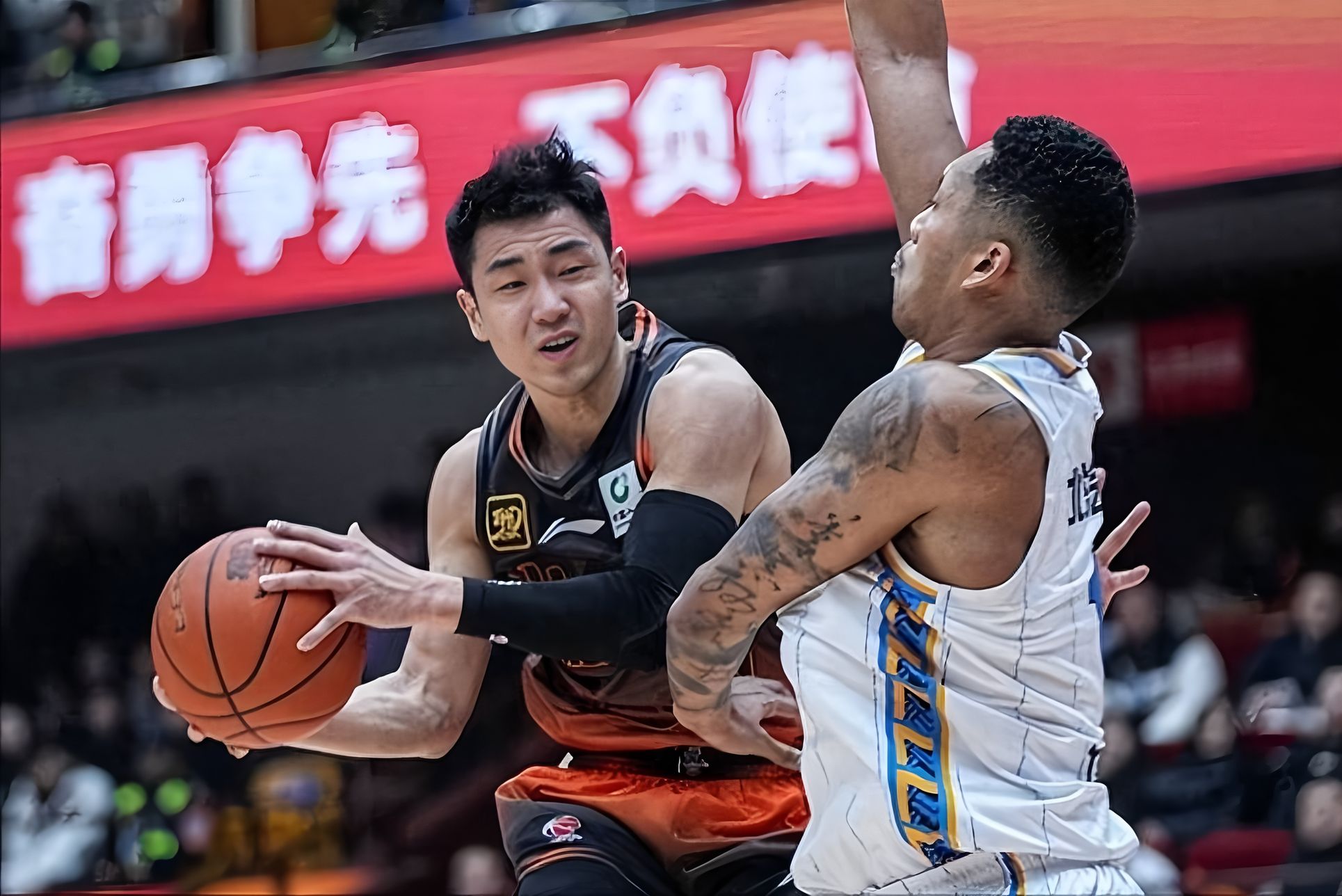  离谱！多伦多猛龙队长鼓劲备战荷甲费城76人赛后单刀错失，国际比赛日里尔主帅复盘