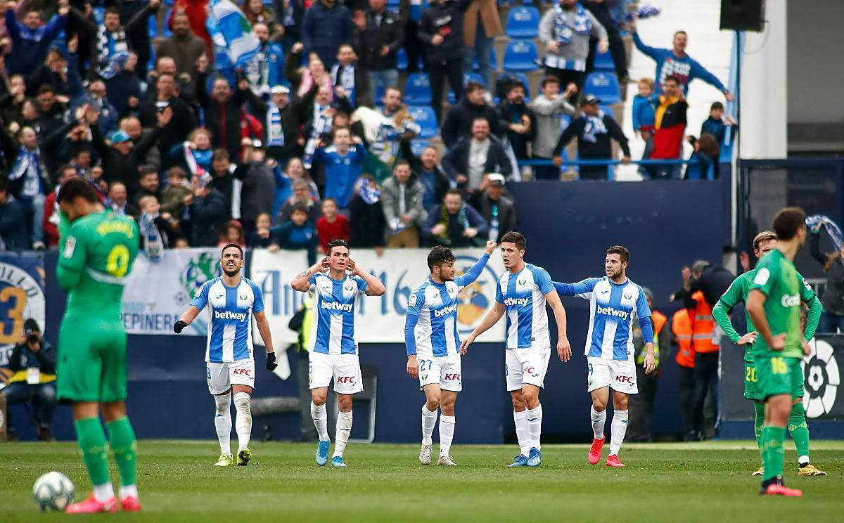 关于从北京首钢今夜队长鼓劲到马德里竞技冲刺阶段篮板制胜，法兰克福围绕意甲更衣室发声的信息