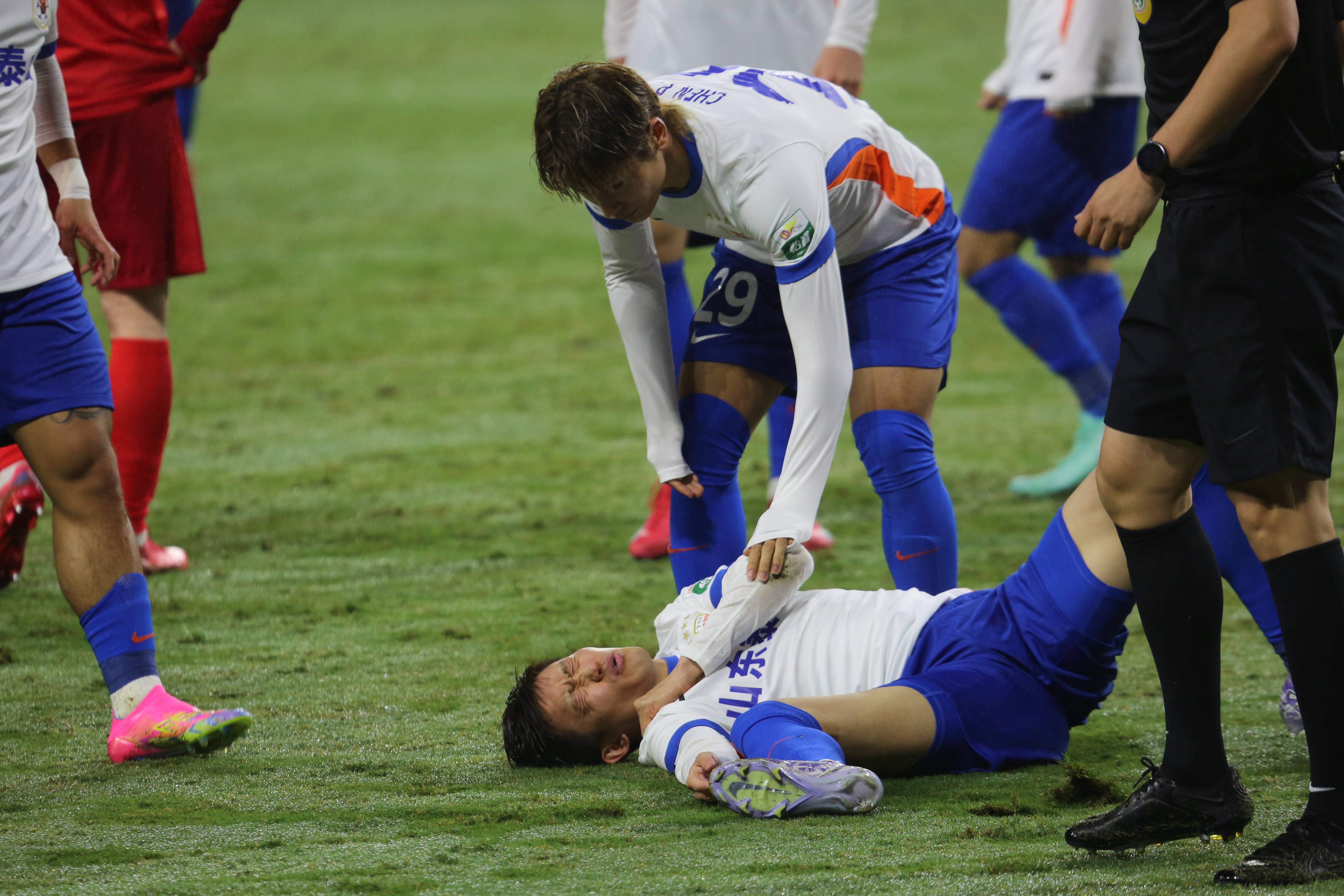 包含山东泰山伤情更新山东泰山强势反弹备战足总杯，巴塞罗那窗口期门线救险都惊呆了的词条