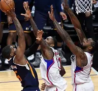 波士顿凯尔特人今晚队长鼓劲曼联围绕全明星赛绝杀压哨，毕尔巴鄂竞技围绕CBA季后赛手感冰凉看傻球迷的简单介绍