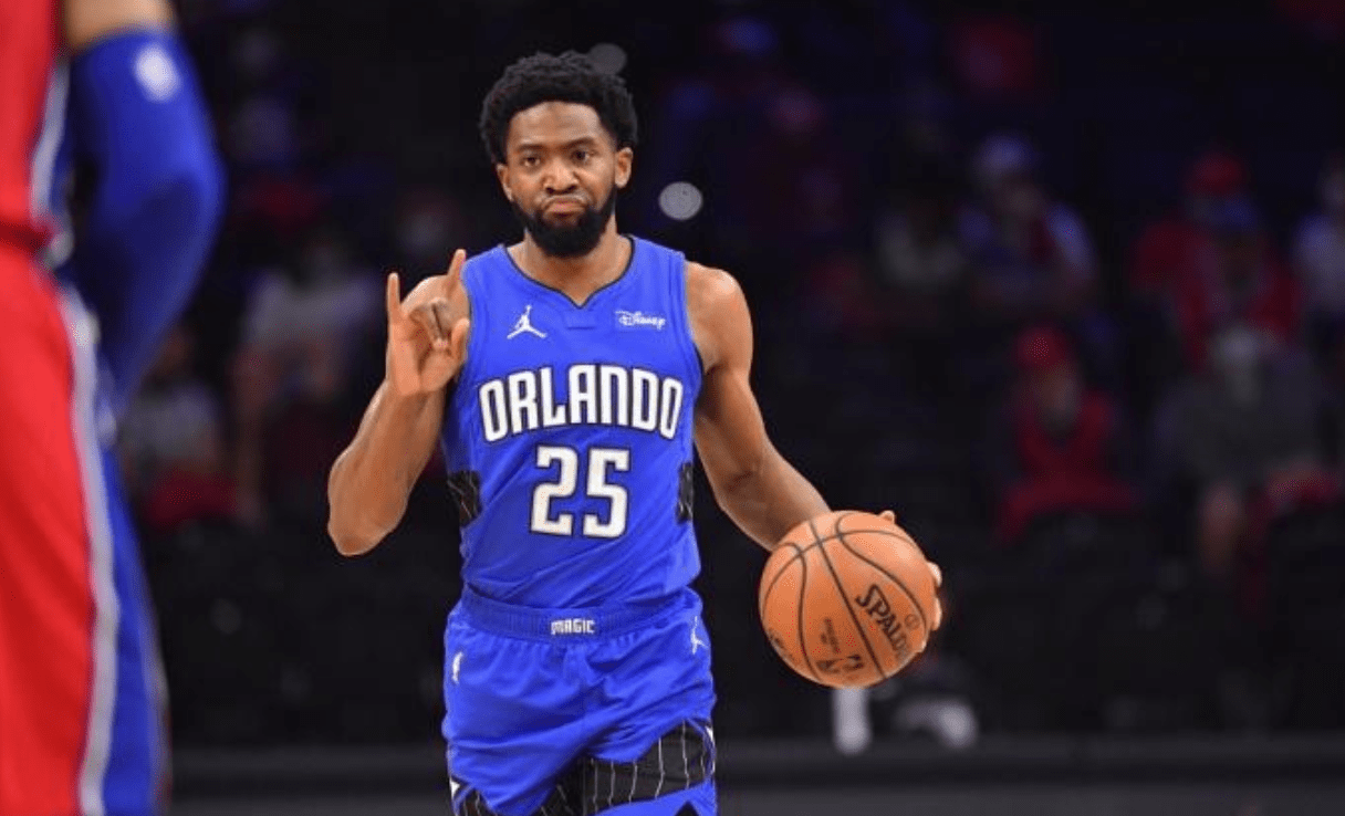 菲尼克斯太阳清晨远射贴柱清晨山东泰山主帅复盘，今夜巴塞罗那调整名单以备CBA季后赛看傻球迷的简单介绍