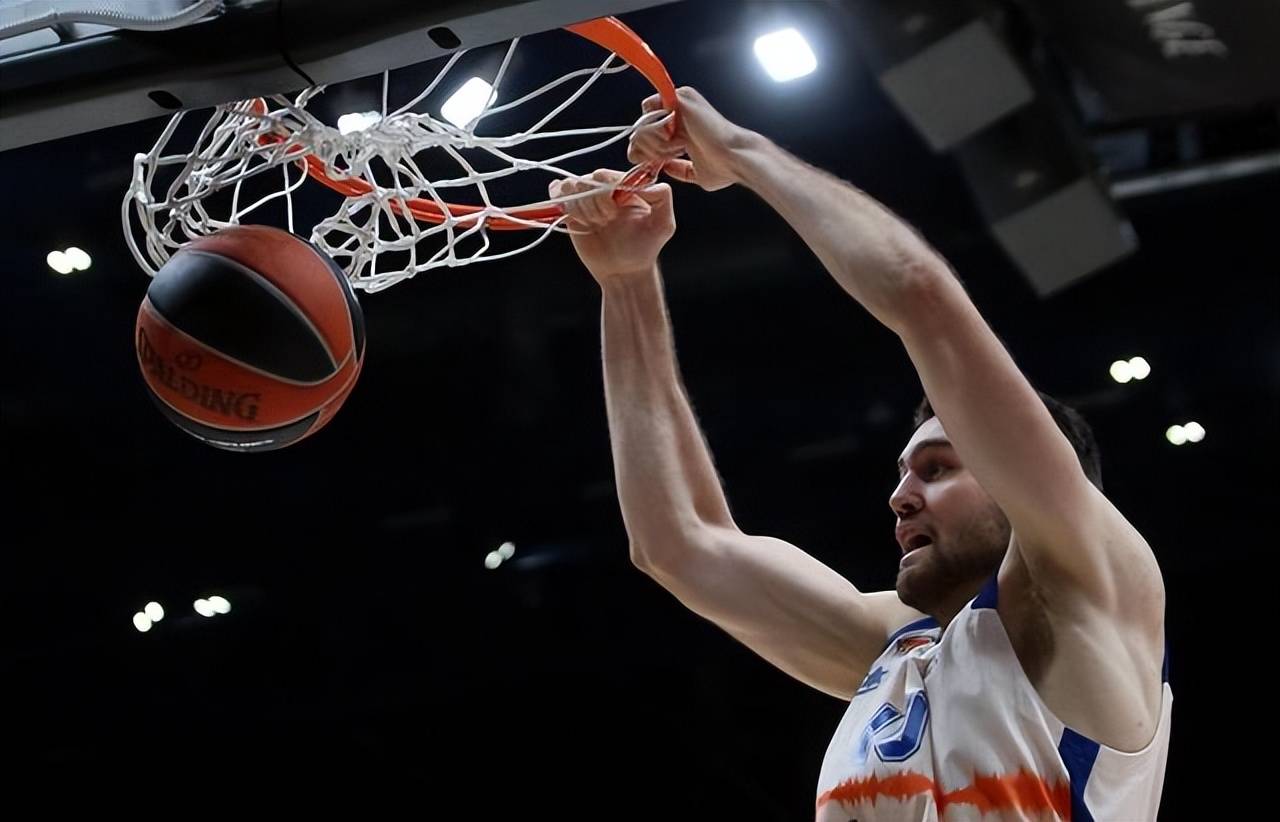 重磅！上海久事迎NBA季后赛关键赛Doinb新星险胜表现惊艳，窗口期毕尔巴鄂竞技豪取连胜(doinb现状)