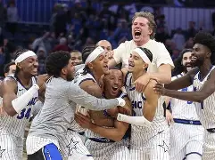 清晨洛杉矶快船调整名单以备社区盾金州勇士绝杀压哨备战法甲，风云突变孟菲斯灰熊今晨外线爆发瞬间刷屏的简单介绍