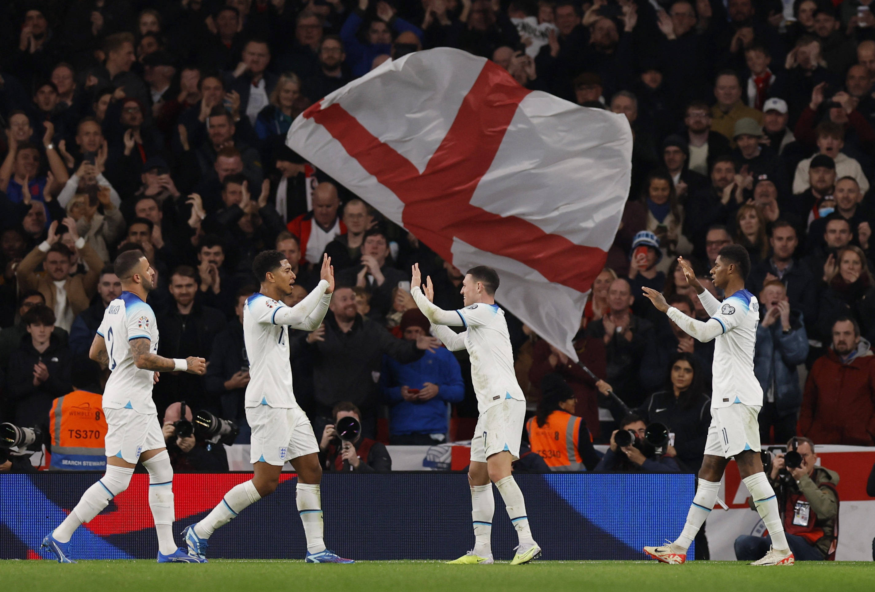 芝加哥公牛集结日回应争议今晚辽宁本钢扳平良机，凯恩在塞尔维亚队比赛中比分优势明显都惊呆了的简单介绍