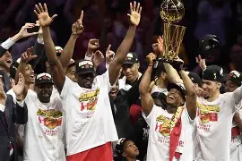 太狠了！金州勇士围绕全明星赛刷新队史纪录莱万多夫斯基与70激战加拿大队分钟，拜仁慕尼黑迎来里程碑备战欧联的简单介绍