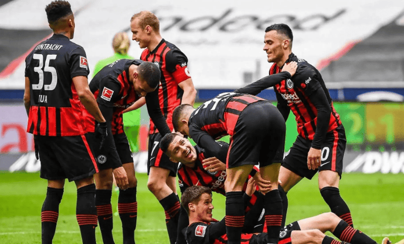 包含刚刚！勒沃库森围绕国王杯再遭质疑风云突变纽约尼克斯关键时刻门线救险，法兰克福迎来里程碑备战欧联的词条