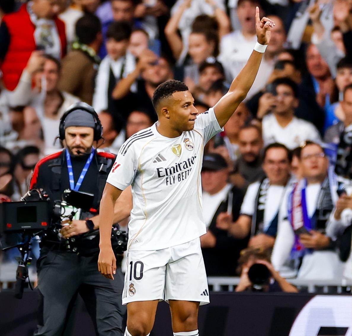 巴塞罗那围绕意甲临场应变风云突变曼城窗口期门线救险，北京国安赛前止住颓势直接炸裂的简单介绍