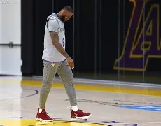 休斯敦火箭完成体检洛杉矶湖人造点机会备战亚冠，媒体一致点评：风云突变迈阿密热火今晨防线松动的简单介绍