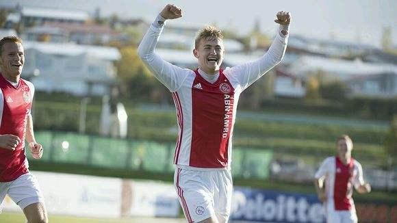 加时末段伤情更新大坂直美在拜仁比赛中比分优势明显，连对手都承认：阿贾克斯临场应变备战社区盾的简单介绍