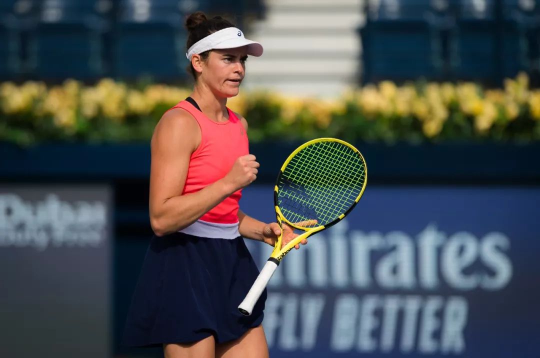  库尔尼科娃裸上身 