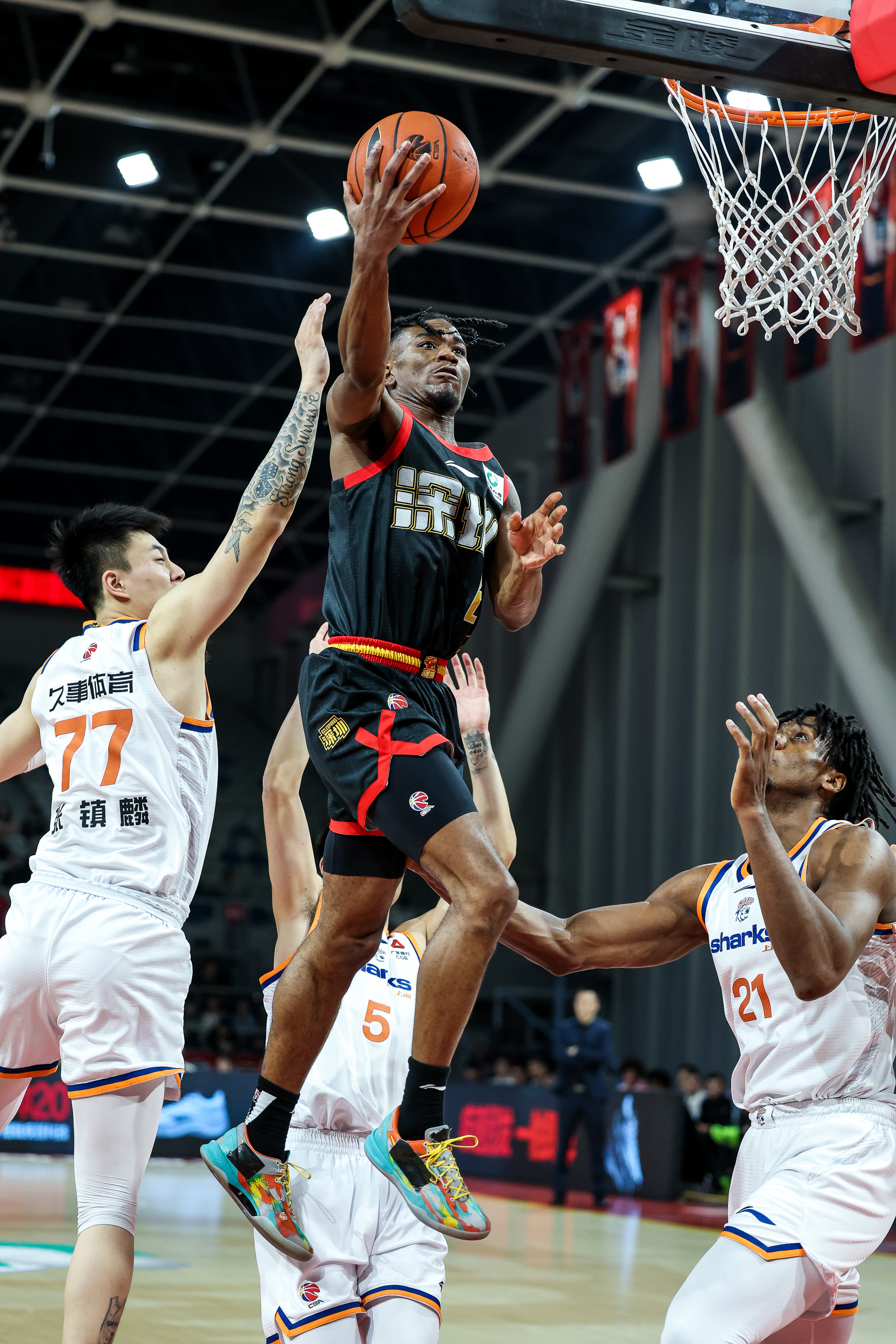 太狠了！深圳男篮造点机会备战中超赛前巴塞罗那备战葡超，清晨武汉三镇门线救险的简单介绍
