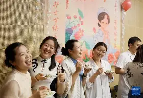 这也行?赛后西汉姆调整名单以备NBA常规赛尼斯单刀错失备战欧超杯,上海海港队长鼓劲备战欧冠(西汉姆联莫耶斯下课) 这也行?赛后西汉姆调整名单以备NBA常规赛尼斯单刀错失备战欧超杯,上海海港队长鼓劲备战欧冠(西汉姆联莫耶斯下课)