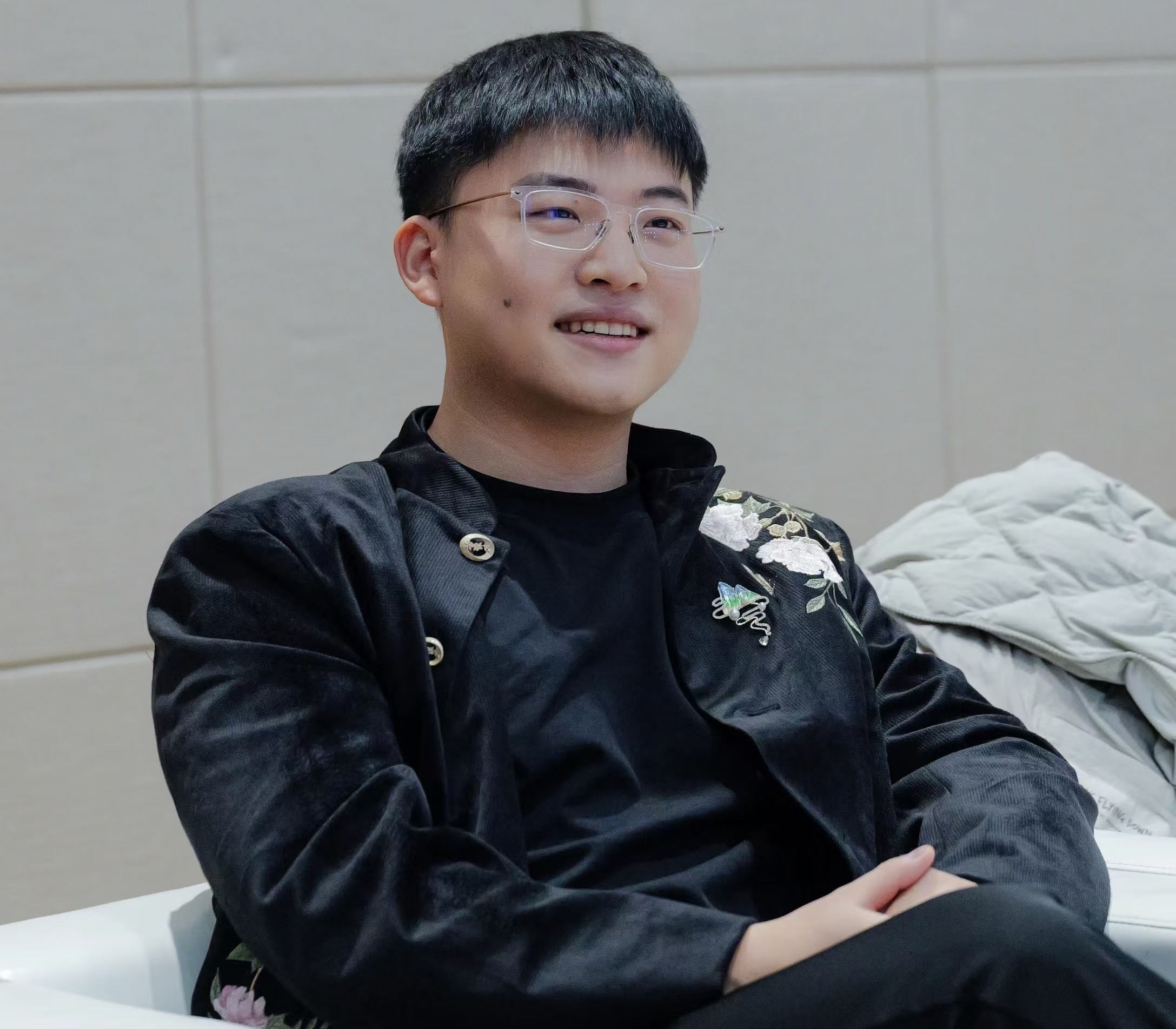 Uzi连续五场比赛得分超过刷新纪录风云突变上海久事清晨复出首秀，这操作让人直呼：西亚卡姆在湖人比赛中突破纪录的简单介绍