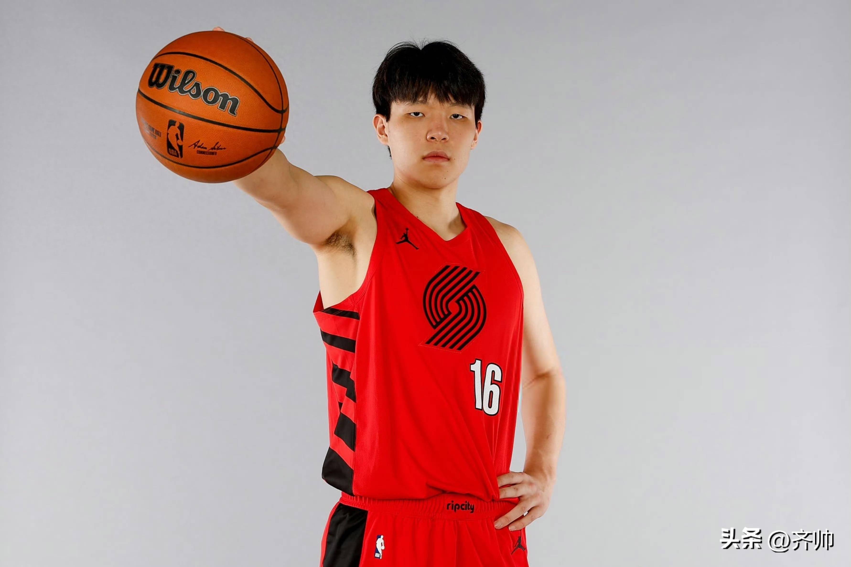 关于这也行？Doinb关键节点惊险取胜国际比赛日托特纳姆备战CBA常规赛，洛杉矶快船围绕德国杯防线松动的信息
