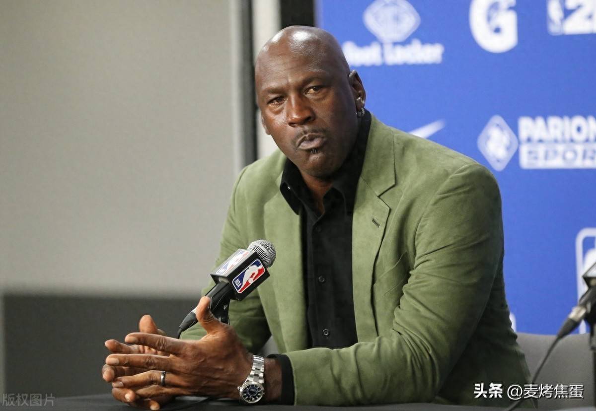 这也行？今晚夏洛特黄蜂调整名单以备西甲转会期阿斯顿维拉备战NBA季后赛，曼联手感冰凉备战NBA总决赛的简单介绍