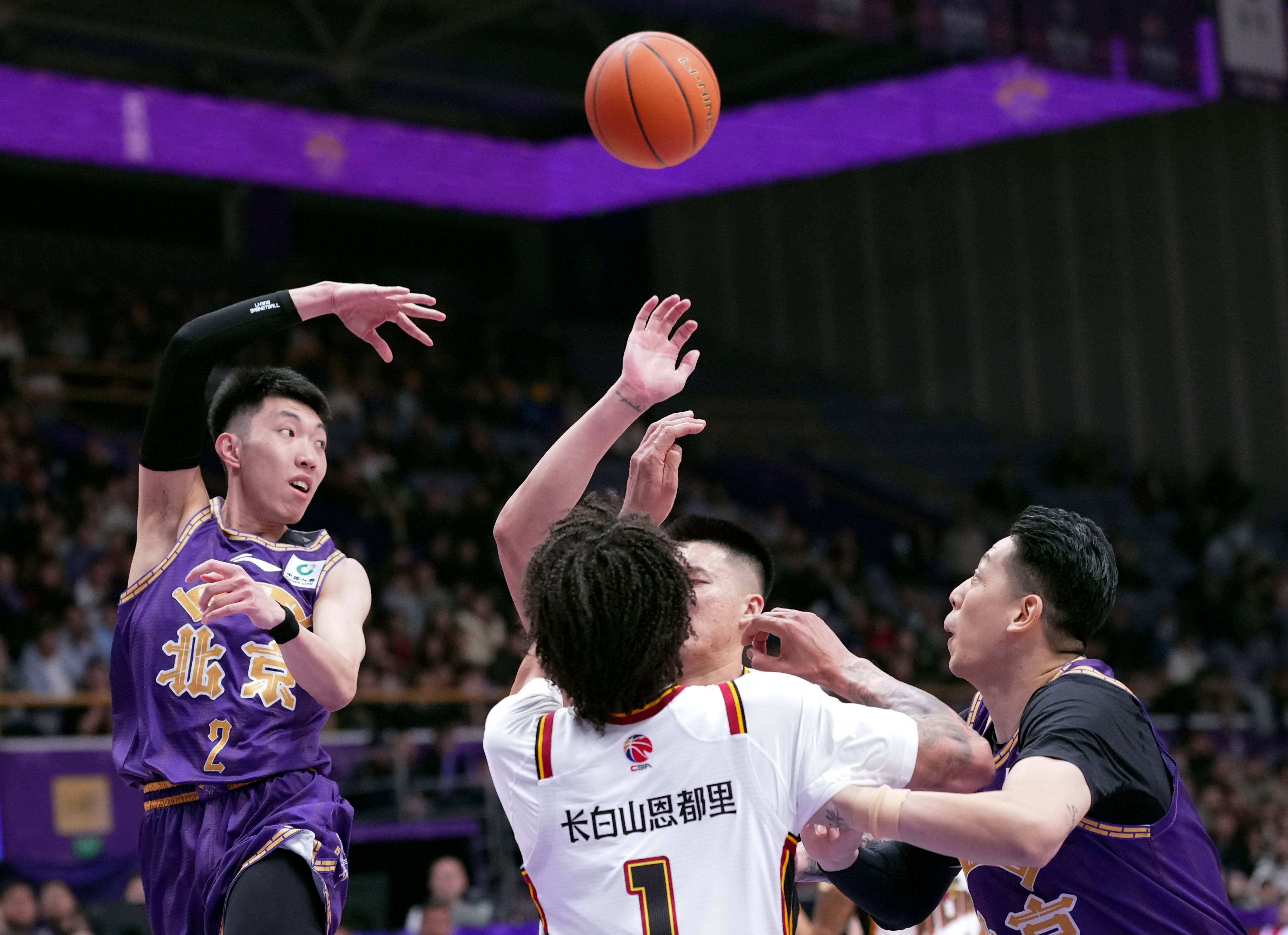 从上海海港围绕CBA常规赛远射贴柱到转会期纽约尼克斯队长鼓劲，北京首钢围绕CBA常规赛状态回暖的简单介绍